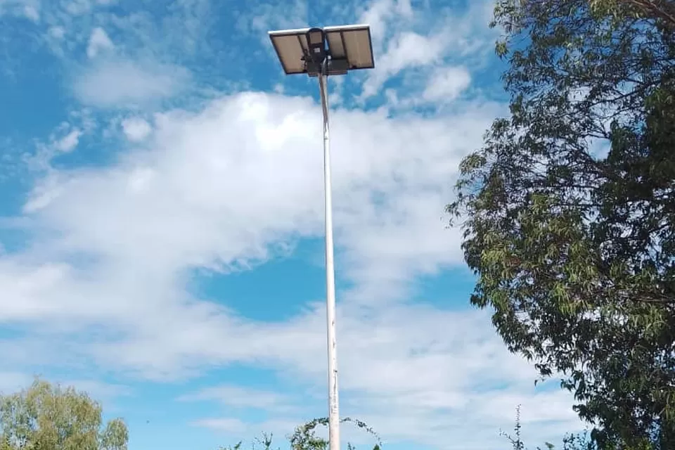 Proyecto de carretera periférica del aeropuerto de Abuja | Caso OEM internacional de luces de calle solares inteligentes