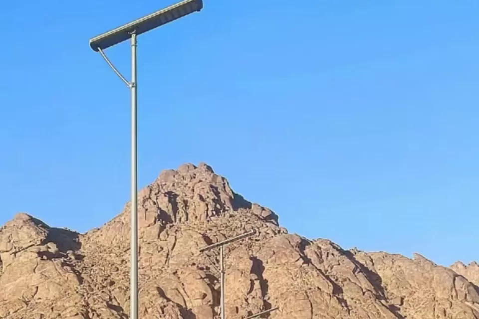 Proyecto integral de iluminación para la revitalización rural de la provincia de Guizhou | Caso de cooperación OEM en farolas solares