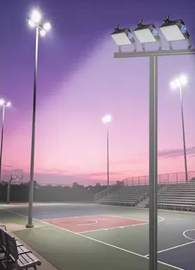 Iluminación de la cancha de deportes al aire libre