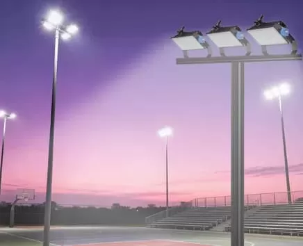 Iluminación de la cancha de deportes al aire libre